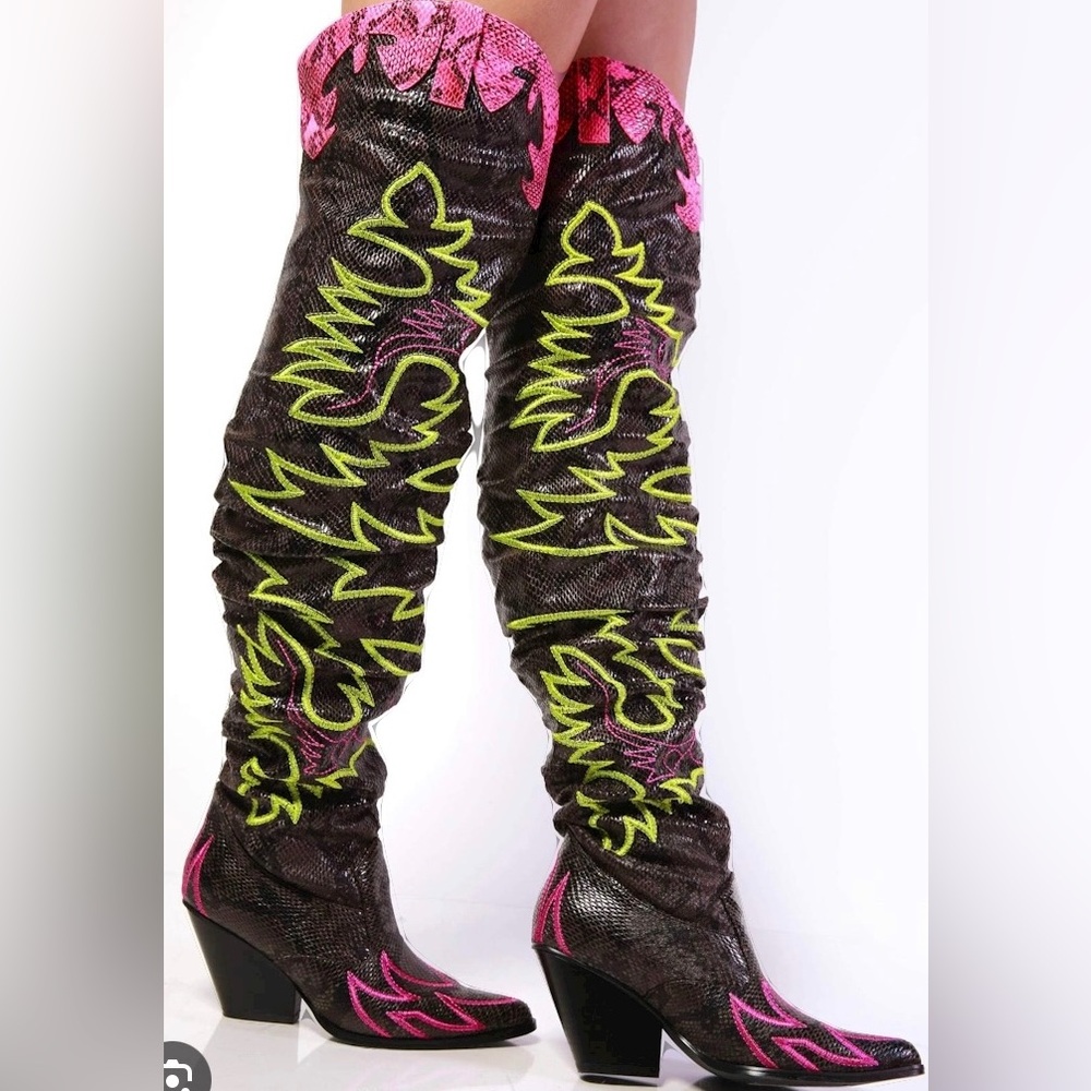 NEW NEW NEW!!!

Cape robin cowboy boots!!!

Size: 11
